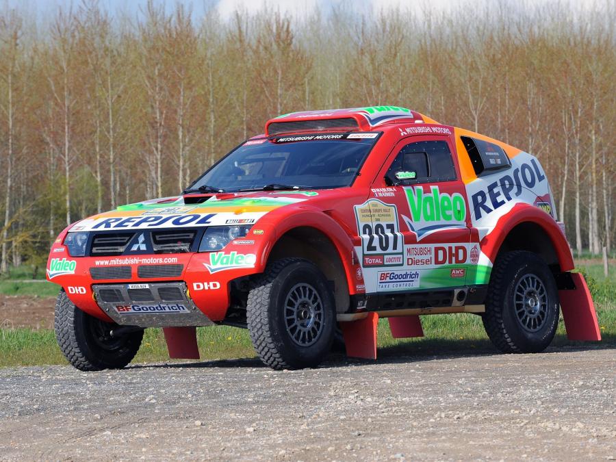  Mitsubishi Pajero Montero Evolution 2007 года  (фото 27 из 29)